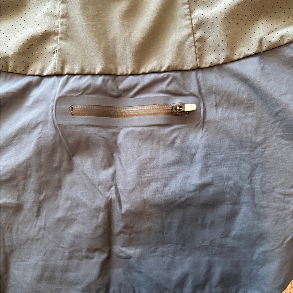 On Cloud On Running Weather Performance Vest Wome… - image 9